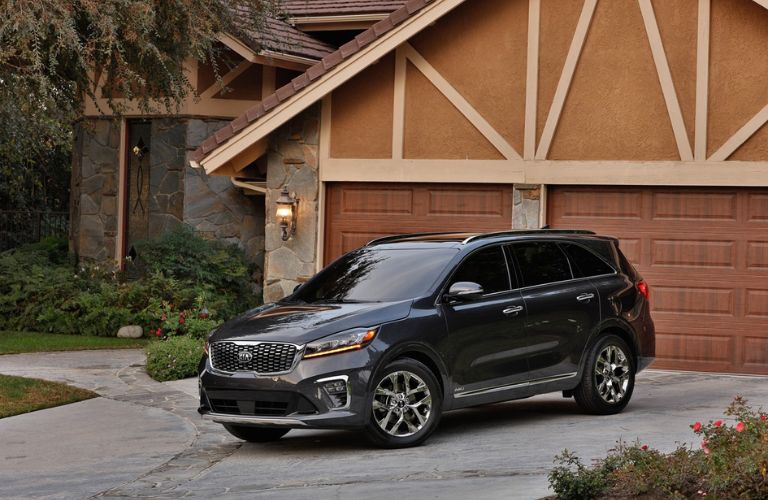 One dark coloured Kia Sorento car is parked.